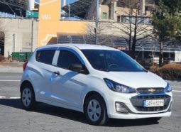 Chevrolet Spark 2022 White full