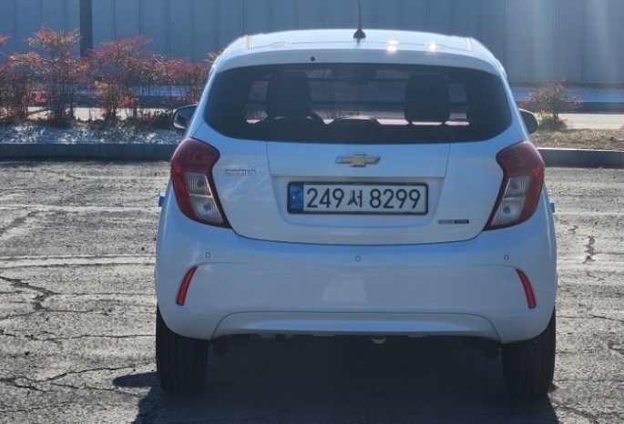 Chevrolet Spark 2022 White full