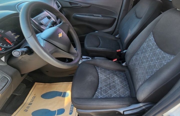 Chevrolet Spark 2022 White full